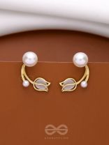 WHITE LIKE TULIPS - GOLDEN PEARL STUDS