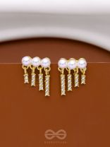 SWINGIN IN WIND - GOLDEN PEARL EARRINGS