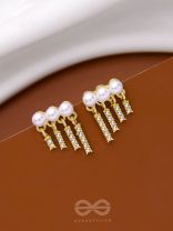 SWINGIN IN WIND - GOLDEN PEARL EARRINGS