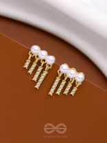 SWINGIN IN WIND - GOLDEN PEARL EARRINGS