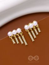 SWINGIN IN WIND - GOLDEN PEARL EARRINGS