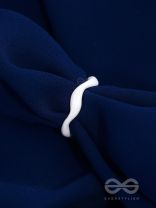 IVORY CURVES -WHITE ADJUSTABLE ACRYLIC RING