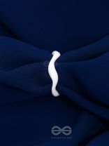 IVORY CURVES -WHITE ADJUSTABLE ACRYLIC RING