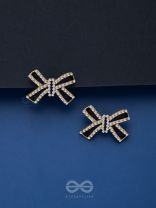 KNOTTY & NICE - GOLDEN ENAMELLED STUDS (BLACK)
