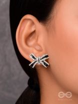 KNOTTY & NICE - GOLDEN ENAMELLED STUDS (BLACK)