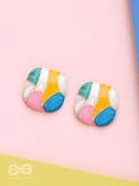 CUBIST CANDY - GOLDEN EMBELLISHED STUD EARRINGS