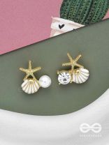 STARFISH & SEASHELL WISHES - GOLDEN AND WHITE EMBELLISHED STUD EARRINGS