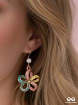 THE BLOOMING CARNIVAL - GOLDEN EMBELLISHED EARRING
