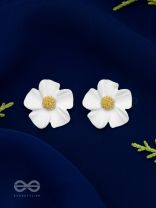 THE BLOSSOM BALLAD - GOLDEN AND WHITE ACRYLIC STUD EARRINGS