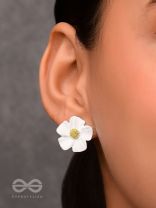 THE BLOSSOM BALLAD - GOLDEN AND WHITE ACRYLIC STUD EARRINGS