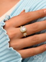 The Elegant Majesty - Golden Cubic Zirconia Ring 