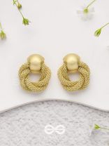 Knotted Elegance - Golden Earrings