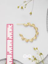 Twisted Curves - Golden Earrings