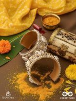 Saindhav- The Marine Love- Shells And Beads Hand Embroidered Bangle (Set Of 2)