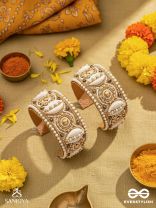 Saindhav- The Marine Love- Shells And Beads Hand Embroidered Bangle (Set Of 2)