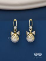 Royal chic-  Golden dangling earrings with crystal and pearl 