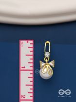 Royal chic-  Golden dangling earrings with crystal and pearl 