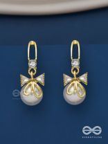 Royal chic-  Golden dangling earrings with crystal and pearl 