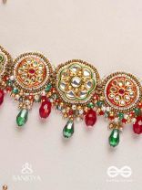 KUSUMAVALI - ROW OF FLOWERS - NECKLACE WITH CIRCULAR MOTIFS WITH GREEN, RED AND GOLDEN ELEMENTS