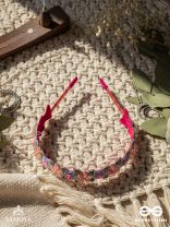 MADHUVRATA - SPRING BLOOM - DELICATE EMBROIDERED HAIR ACCESSORY WITH FLORAL MOTIFS AND BEADS