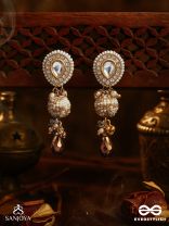 KANAKLEKHA - GOLDEN GLEAM- ROUND POLKI ACCENTED EARRINGS WITH DEWY WHITE PEARLS AND WARM EARTHY TONE BEADS