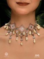 MISTI REET - STATEMENT SHELLS CHOKER 