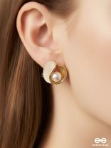 GLOSS SWIRL – WHITE AND GOLD PEARL STUDS 
