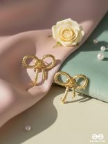 GOLD BOW – MINIMAL BOW STUDS THAT DEFINE EVERYDAY ELEGANCE