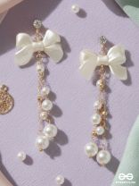 THE RIBBONFALL – LUXE BOW AND PEARL DROPS 