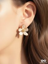 CLOUD LILY – LIGHTWEIGHT WHITE BLOOM STUDS