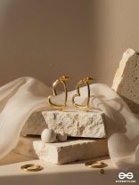 CURVED HEARTLINE – MINIMAL OPEN HEART EAR JACKETS