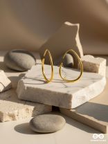 HONEY ARC – WARM GOLD HOOP EARRINGS