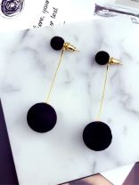 The lady with Elegance, Black Balls Earrings