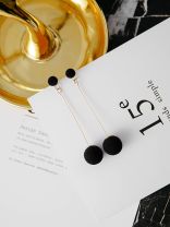 The lady with Elegance, Black Balls Earrings