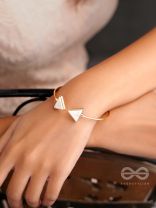 The Gorgeous Charmer- Marble Triangles Bracelet - White