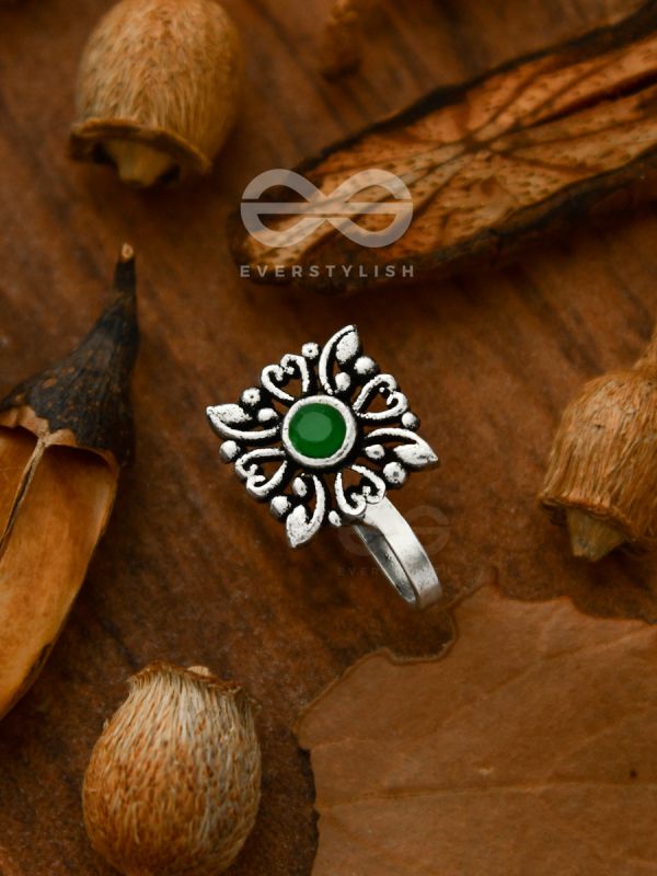 The Geometric Motifs - intricate non pierced Nose-pin (emerald green)