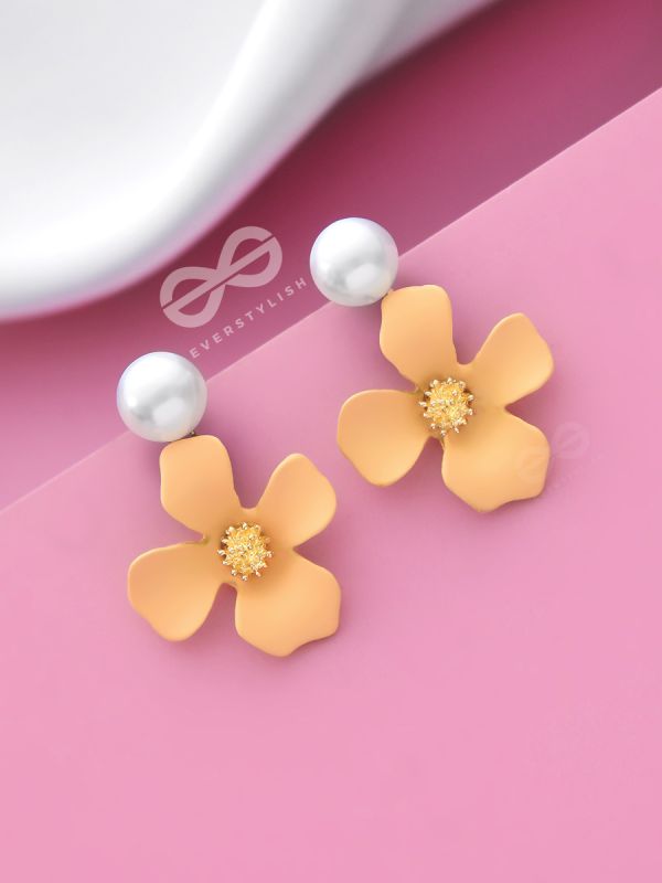 A FLORAL DELIGHT STATEMENT - PEARL EARRINGS