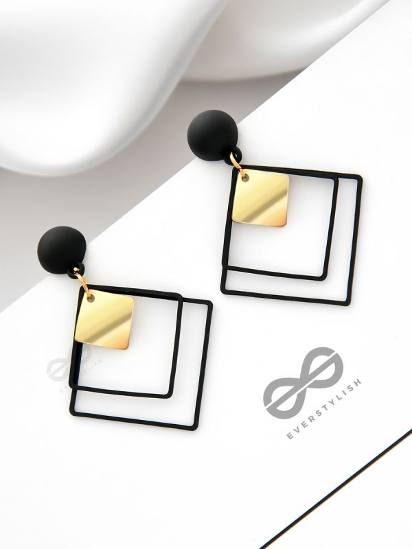 A Geometric Classic - Statement Danglers