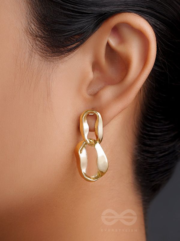 The Link Up- Chic Golden Earrings