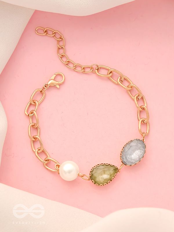 Ocean in Nutshell- Golden Embellished Bracelet