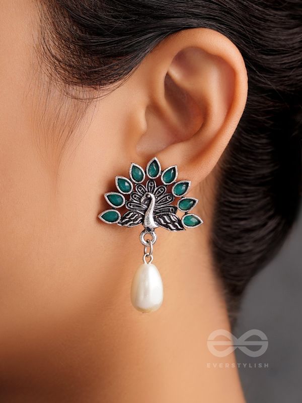 The Peacock Crown- Oxidised Pearl Earrings