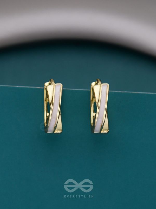 MINI ME - GOLDEN ENAMELLED EARRINGS (WHITE)