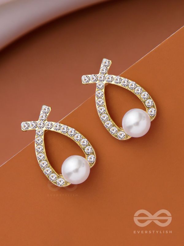 PEARLING WONDER - GOLDEN PEARL STUDS