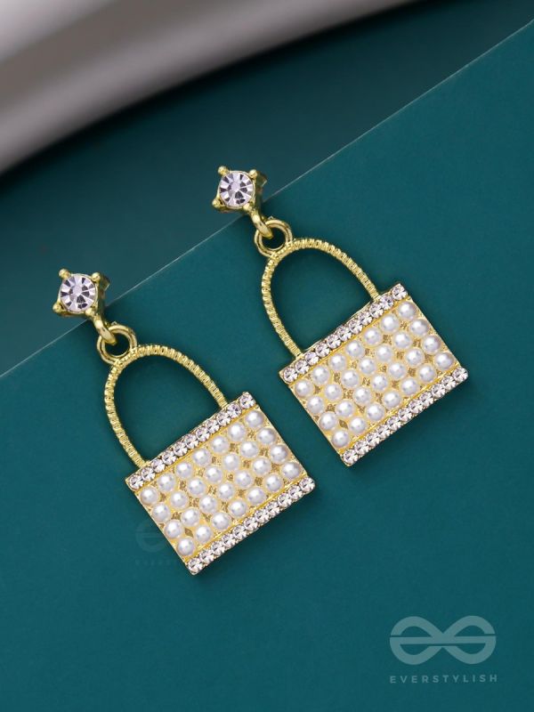 CARRY-IT-ALL - GOLDEN PEARL EARRINGS