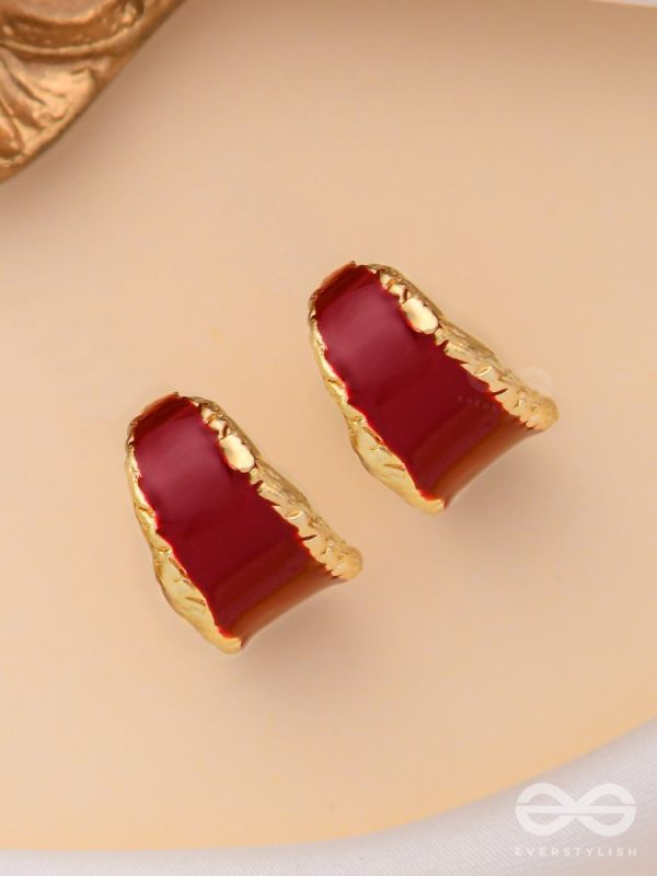 SACRLET RAZZLE-DAZZLE -  GOLDEN ENAMELLED STUDS