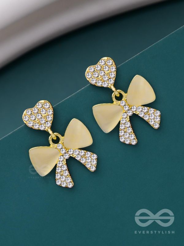 DARLIN' BOW DOWN - GOLDEN SPARKLING EARRINGS