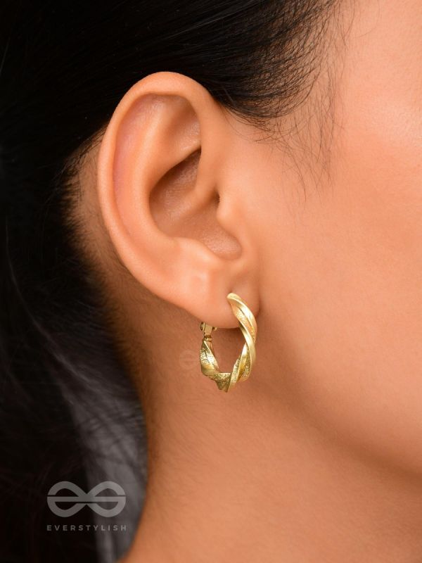 Twisted Story - Golden Hoop Earrings