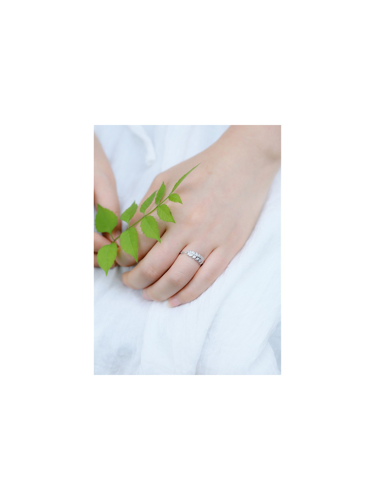 Lustrous  Leaves Adjustable American Diamond Ring