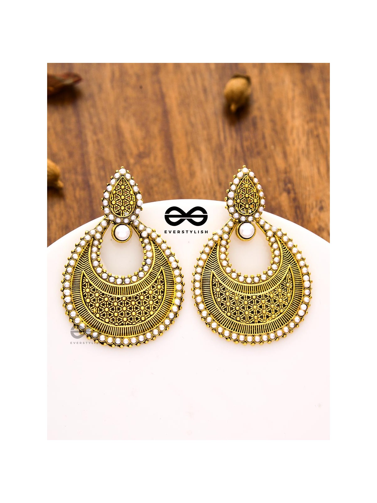 An Elegant Pearl Mesh (Golden) - Embellished Oxidised Collection