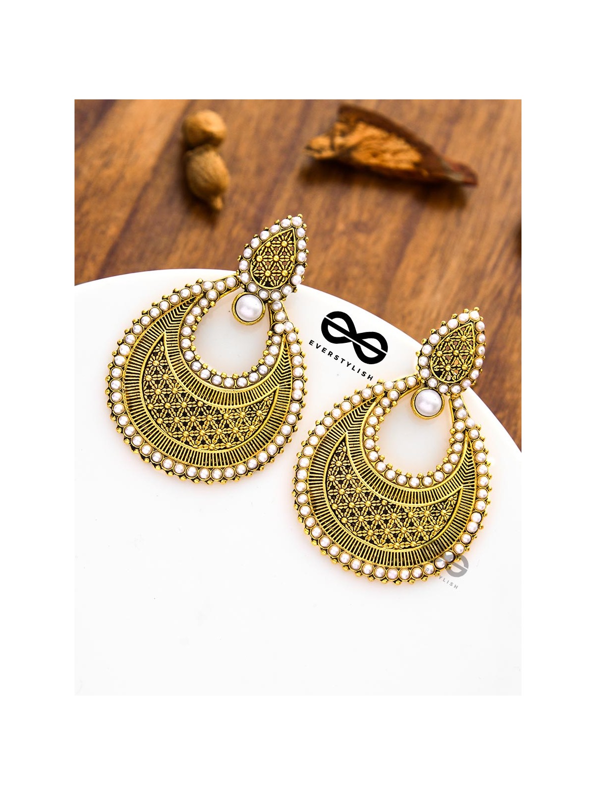 An Elegant Pearl Mesh (Golden) - Embellished Oxidised Collection